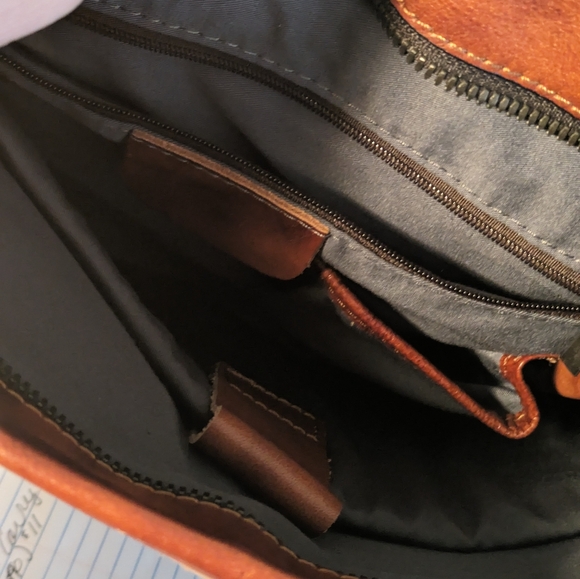 Messangerbag/ backpack brown dual tone leather - Picture 8 of 8